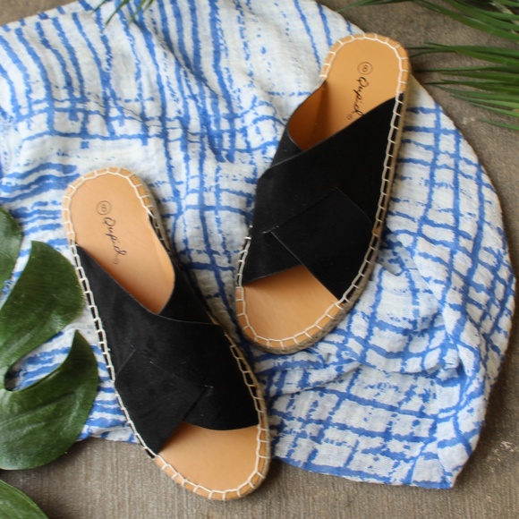 🚨//The Elinore// Black vegan suede Sandal - Picture 4 of 8